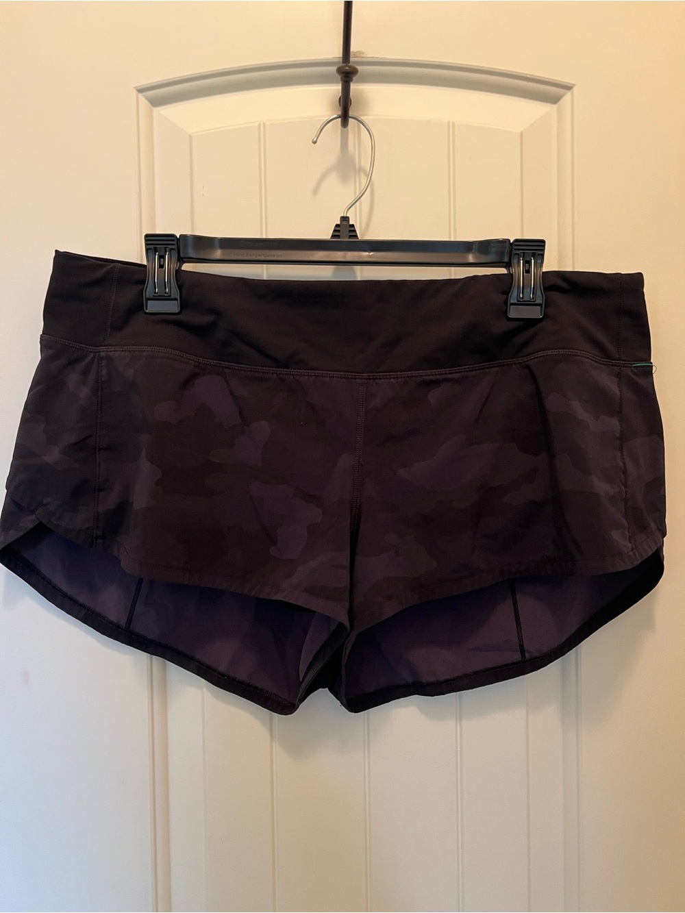 lululemon Speed Up Short (2.5) Women’s Black Camo Running Shorts. Size 12